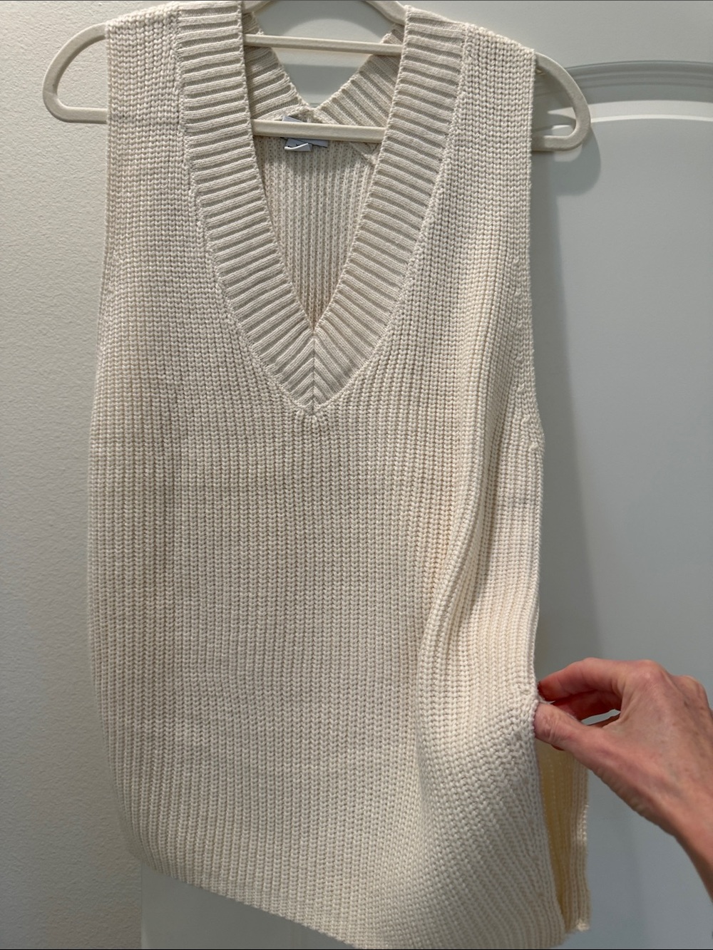 Gianni Bini Cream V-Neck Knit Vest